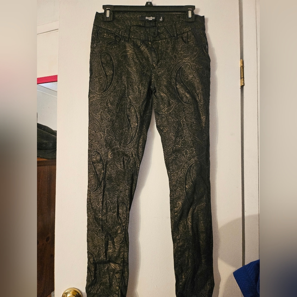 Boom Boom Jeans Juniors 5,  5-Pocket Stretch‎ Black With Gold Paisley Pattern
